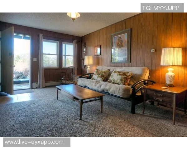 埃斯特旺与家人共同搬入新居,告别酒店生活开启新篇章